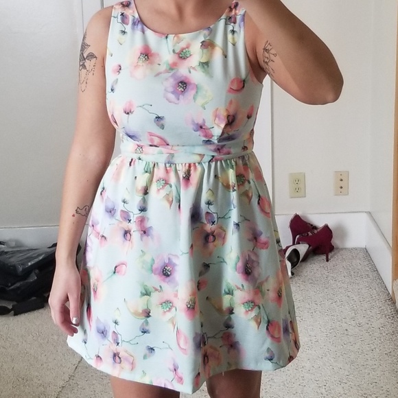 en creme floral dress